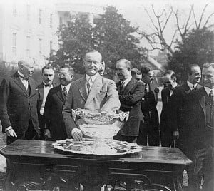 Calvin Coolidge in the middle of the draw in 1927. Photo Credits : AFP