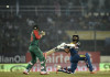 ශ්රී ලංකා පිතිකරණය යළිත් බිඳවැටෙි Sri Lanka's Dinesh Chandimal (R) plays a shot next to Bangladesh's wicketkeeper Nurul Hasan (L) during the Asia Cup T20 cricket tournament match between Bangladesh and Sri Lanka at the Sher-e-Bangla National Cricket Stadium in Dhaka on February 28, 2016. / AFP / MUNIR UZ ZAMAN