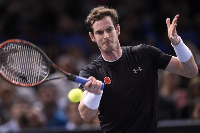 Britain's Andy Murray returns the ball to Spain's David Ferrer ©AFP