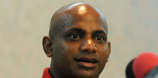 තේරීම් කමිටු සභාපති සනත්? Sri Lankan cricketer Sanath Jayasuriya addresses a press conference in Colombo on June 9, 2011. Sri Lanka has recalled veteran left-handed batsman Sanath Jayasuriya for the forthcoming limited overs series against England, Ireland and Scotland. Jayasuriya, who turns 42 at the end of this month, is the oldest player in international cricket. Now a ruling party legislator, he last played a one-day game against India in December 2009. AFP PHOTO/Lakruwan WANNIARACHCHI / AFP PHOTO / LAKRUWAN WANNIARACHCHI