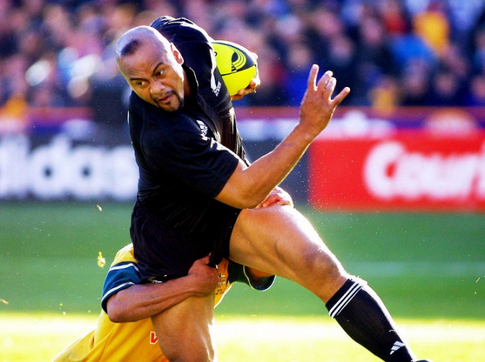 2001 shows New Zealand winger Jonah Lomu in action ©AFP
