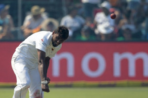 Suranga Lakmal delivers a ball