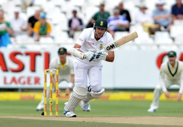 South Africa's cricketer and captain Graeme Smith departs after being bowled by Ryan Harrios of Australia on Day 3 of the third Test match between South Africa and Australia at Newlands on 3 March, 2014. AFP PHOTO / Luigi Bennett / AFP / Luigi Bennett