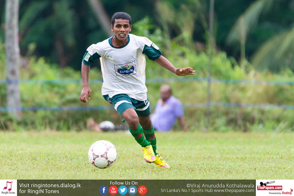 St.Henry's vs Hameed Al Husseinie – Schools Football 2016 - Kelaniya Football Complex - 29/7/2016 - Sivakumaran Rubanraj charges forward