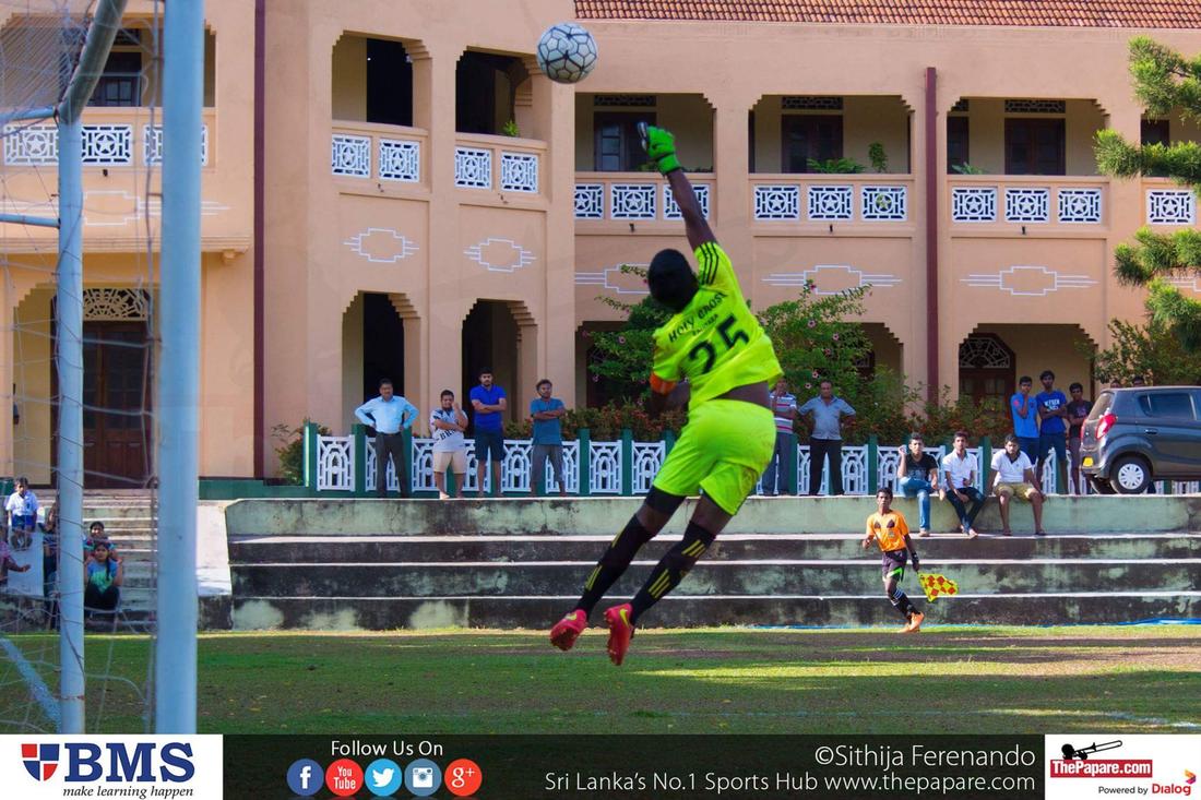 De Mazenod College v Holy Cross College - Schools Football 2016 - De Mazenod College, Kandana - 06/09/2016 Malinda Jayod makes a stunning punch.