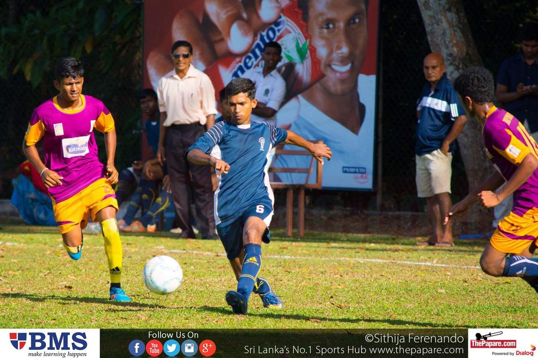 De Mazenod College v Holy Cross College - Schools Football 2016 - De Mazenod College, Kandana - 06/09/2016 Shane Niroshan (Centre) dribbles past two Crusaders defenders.