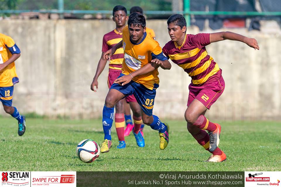 Ananda College v St.Peter's College - U19 Division I - M.H.Mohamed Grounds - 02/12/2016 - St.Peter's College's Dhananjaya Supumitha (L) fights over a ball