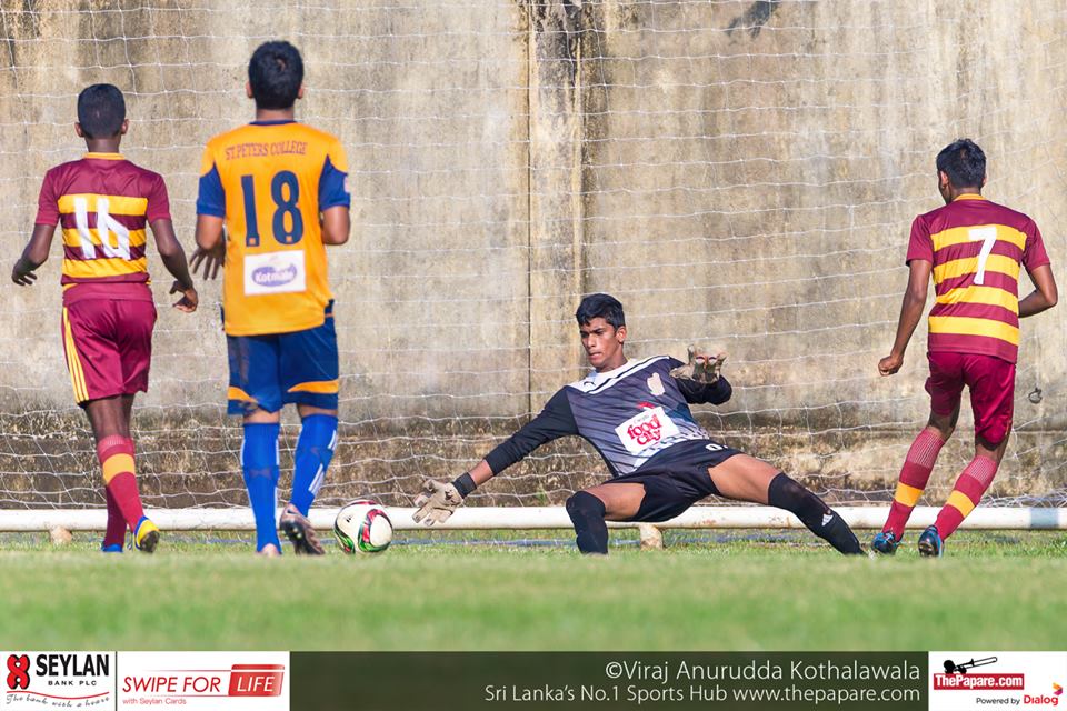 Ananda College v St.Peter's College - U19 Division I - M.H.Mohamed Grounds - 02/12/2016 - Ananda College forward Ladushan (R) missed yet another chance of scoring