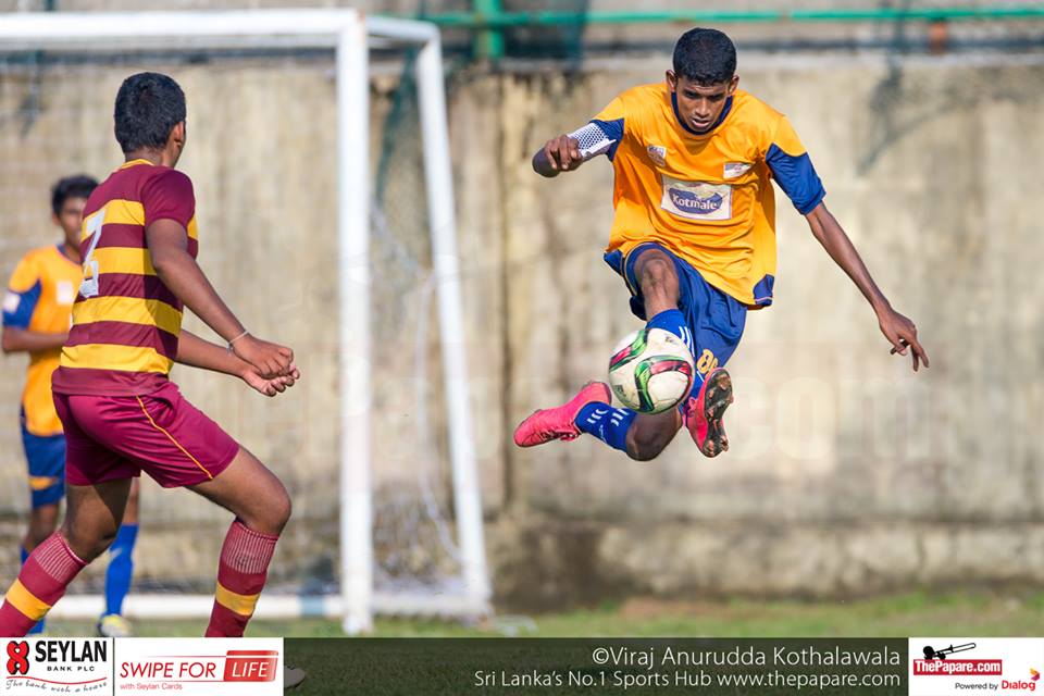 Ananda College v St.Peter's College - U19 Division I - M.H.Mohamed Grounds - 02/12/2016 - Johan Wickramasinghe (R) of St.Peter's College controls the ball in mid air.