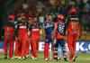 சதத்தின் மூலம் பெங்களூர் அணியை நொறுக்கினார் டி கொக் Quinton de Kock’s terrific century spoils RCB’s party