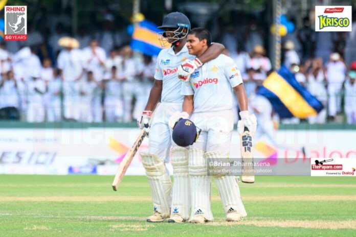 Royal skipper Dasis Manchanayake (R) & Ramiru Perera (L) celebrating their partnership