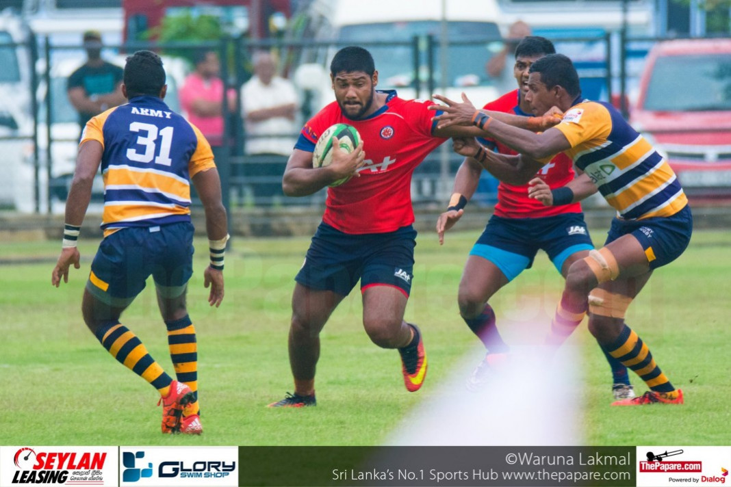 CR&FC සහ යුධ හමුදාව අතර ඊයේ පැවති තරගයේ ඡායාරූපයක් ©ThePapare.com