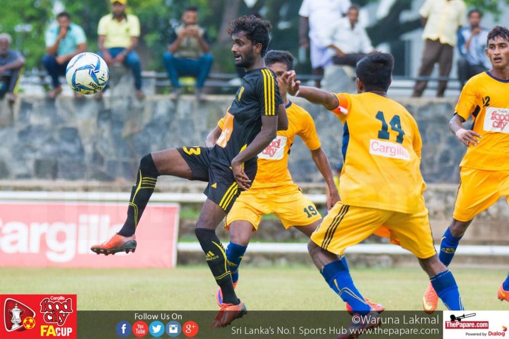 Danushka Madushanka (L) in action against Army SC - FA Cup 2016 Semi Final