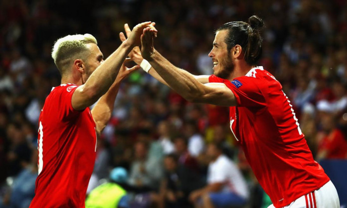 Wales thump sorry Russia to top their group in Euro 2016
