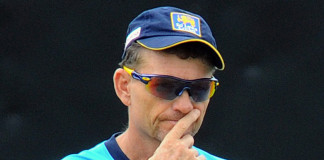 අපි පහුගිය කාලෙ පැරැදුණා තමයි ඒත් උඩට එන්න බැරිකමක් නෑ Graham-Ford-Sri-LankaHead Coach