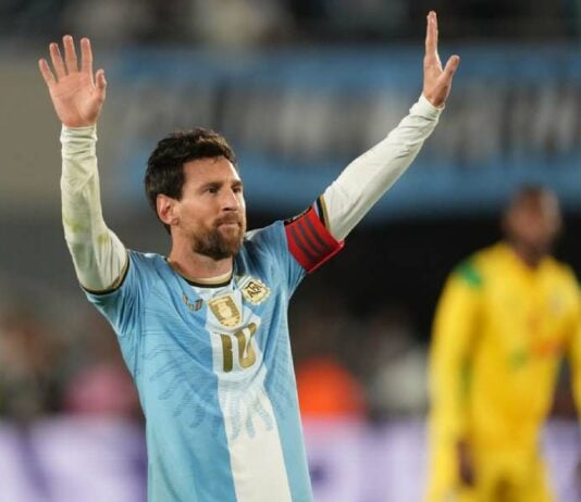 පාපන්දුවෙන් ලොවක් වසඟයට ගත් මායාකරුවා! Lionel Messi Emotional Exit International