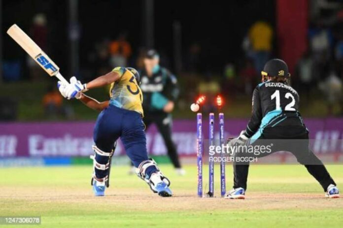 Sri Lanka's Malsha Shehani (L) is bowled