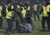125 உயிர்களை பலிகொண்ட இந்தோனேசிய கால்பந்து போட்டி Nearly 130 died in Indonesia soccer game