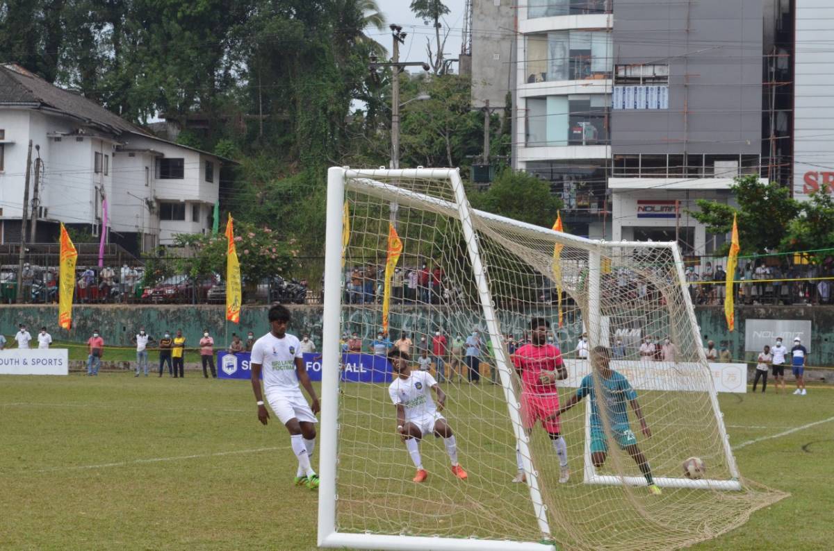 බස්නාහිර - උතුර සම වෙද්දී දකුණු - නැගෙනහිර ගෝල රහිතව අවසන්