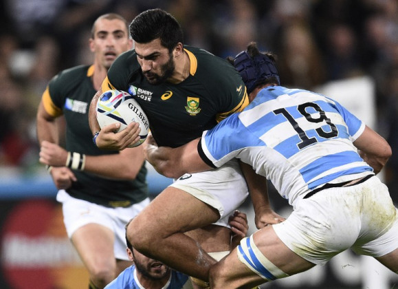 South Africa's centre Damian de Allende (C) is tackled by Argentina's lock Guido Petti Pagadizabal during the bronze medal match of the 2015 Rugby World Cup between South Africa and Argentina at the Olympic Stadium, east London, on October 30, 2015.