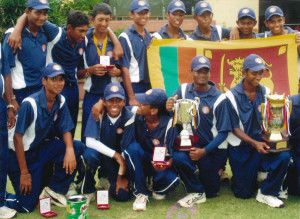 Sachin-with-SL-under-14-team