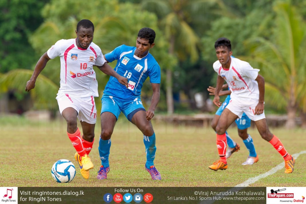 Solid SC's Afis Olayemi (L) in action against Air Force SC