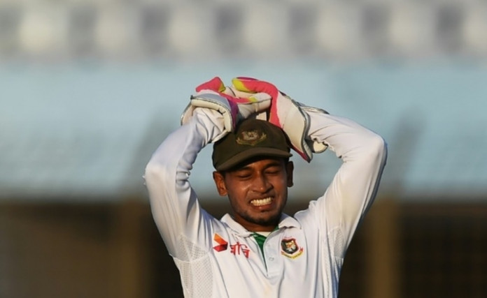 Bangladesh captain Mushfiqur Rahim shows his frustration during the third day's play of the first Test against England at Zahur Ahmed Chowdhury Cricket Stadium in Chittagong on October 22, 2016 ©Dibyangshu Sarkar (AFP/File)