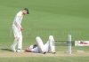 Karunaratne stretchered off – Sri Lanka lose 3 in a hurry