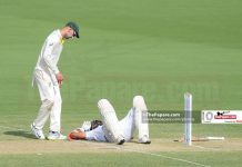 Karunaratne stretchered off – Sri Lanka lose 3 in a hurry