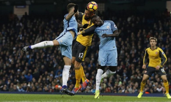 Arsenal's Olivier Giroud in action with Manchester City's Bacary Sagna and Nicolas Otamendi