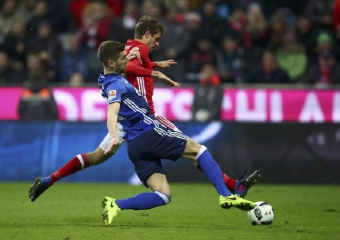 Bayern held by Schalke as Lahm makes 500th appearance