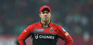 AB de Villiers to miss Lions clash with injury
