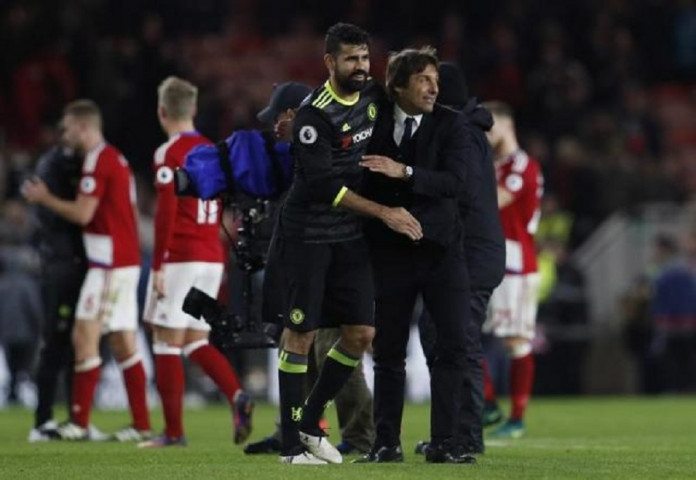 Chelsea manager Antonio Conte and Diego Costa celebrate after the game