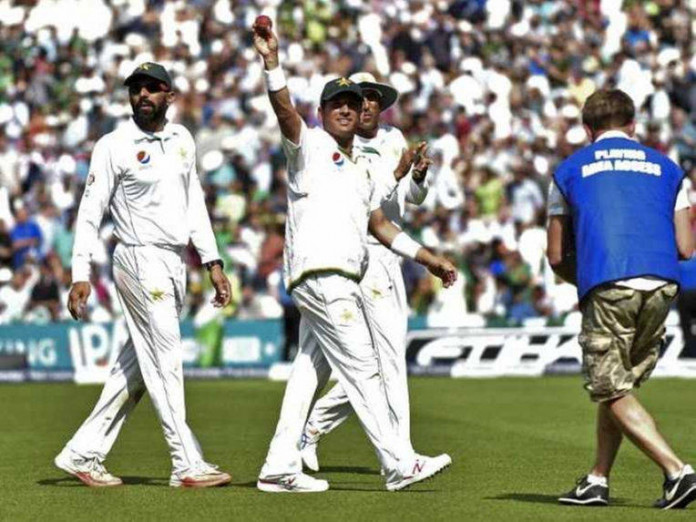 Yasir Shah acknowledges the crowd after his five-wicket haul against England at Oval.